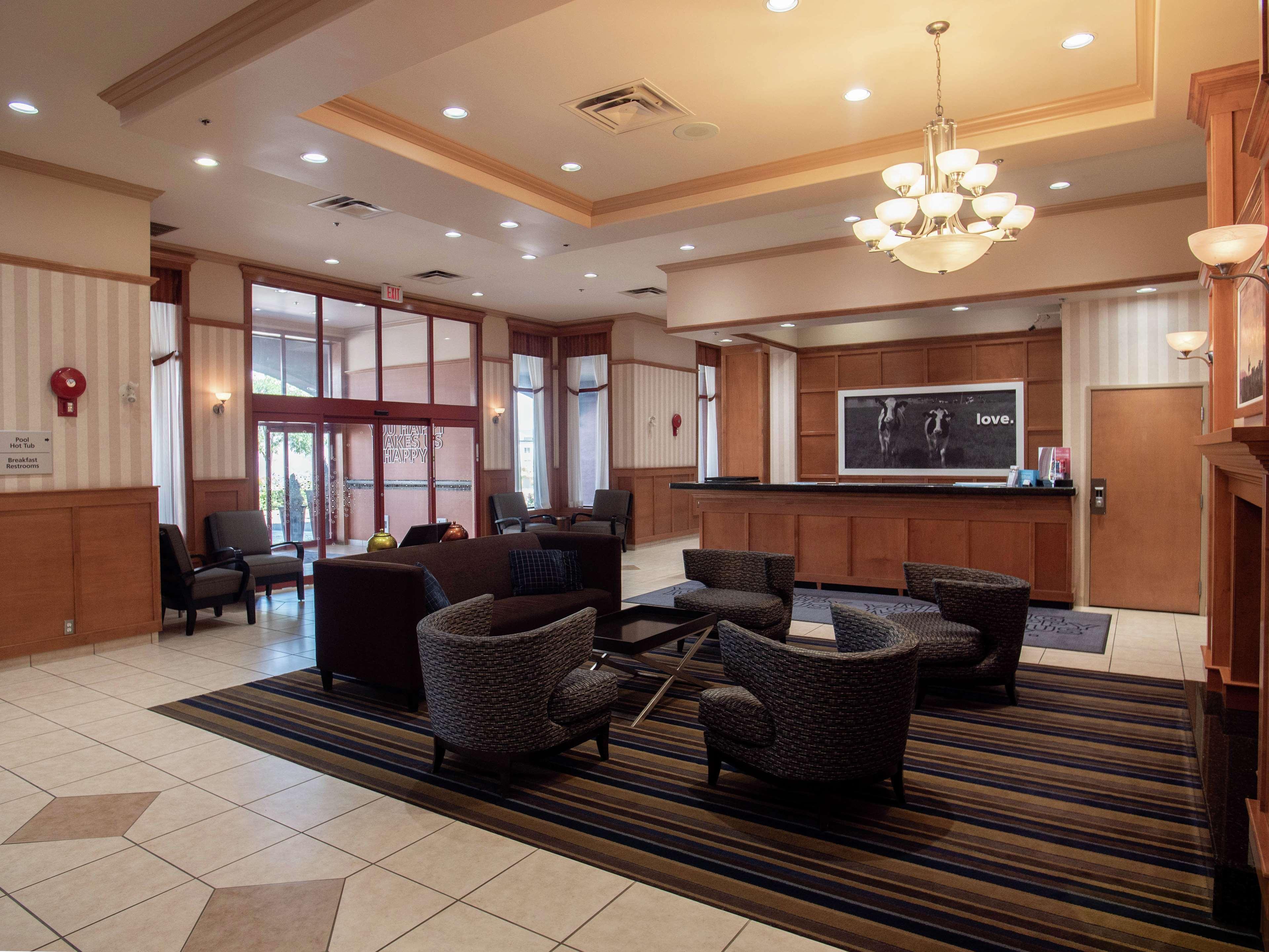 Hampton Inn By Hilton Kamloops Exterior foto