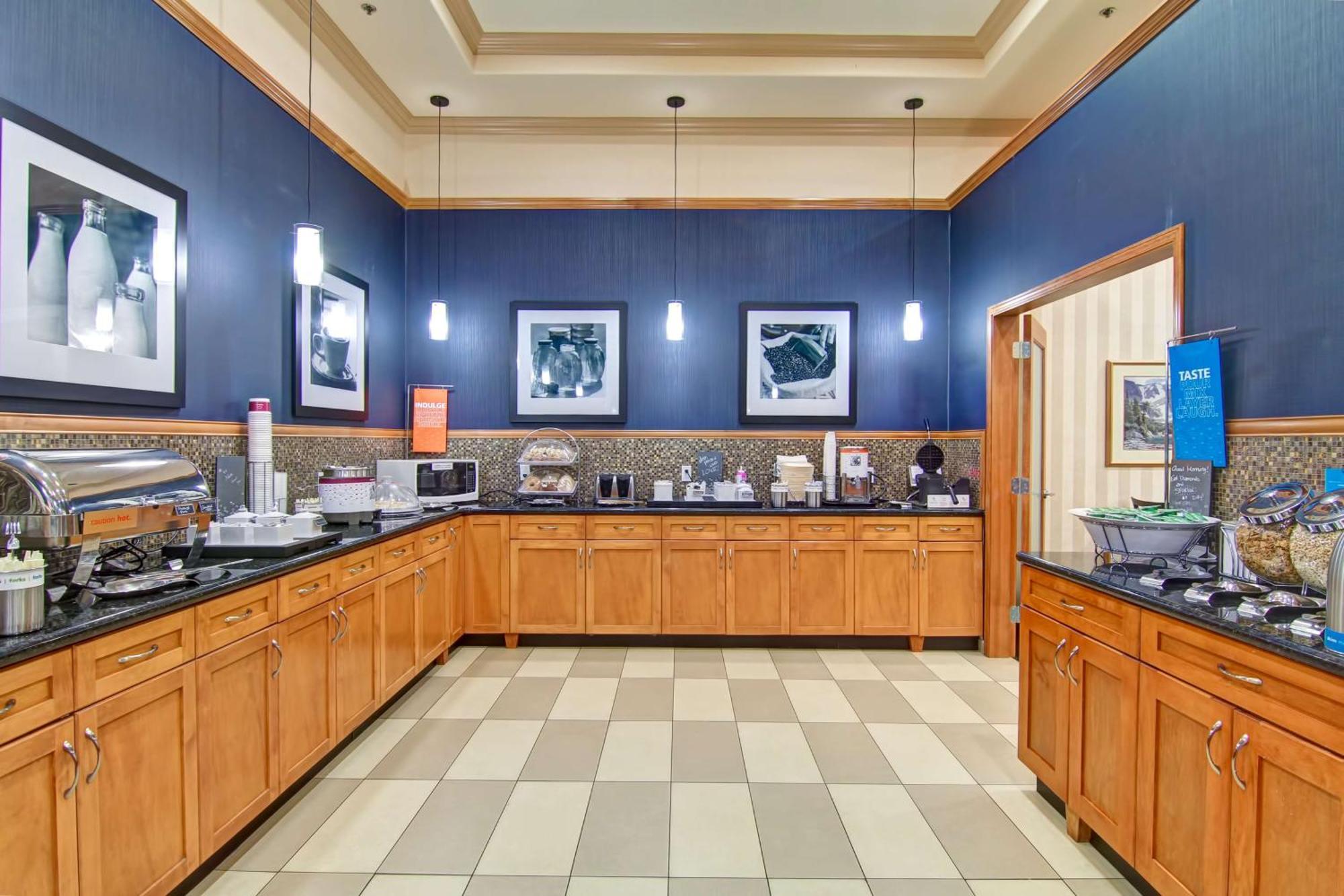 Hampton Inn By Hilton Kamloops Exterior foto